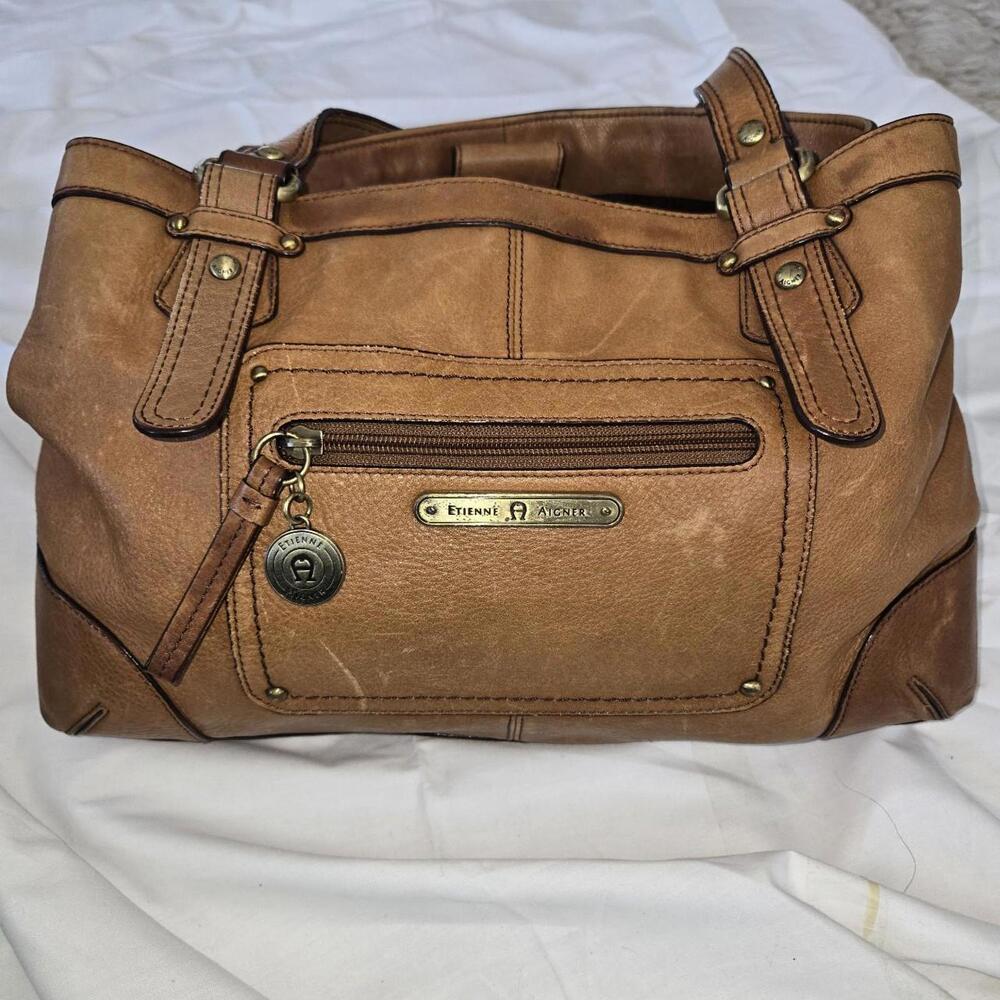 Beautiful vintage Etienne Aigner shoulder bag in Rich Brown Leather